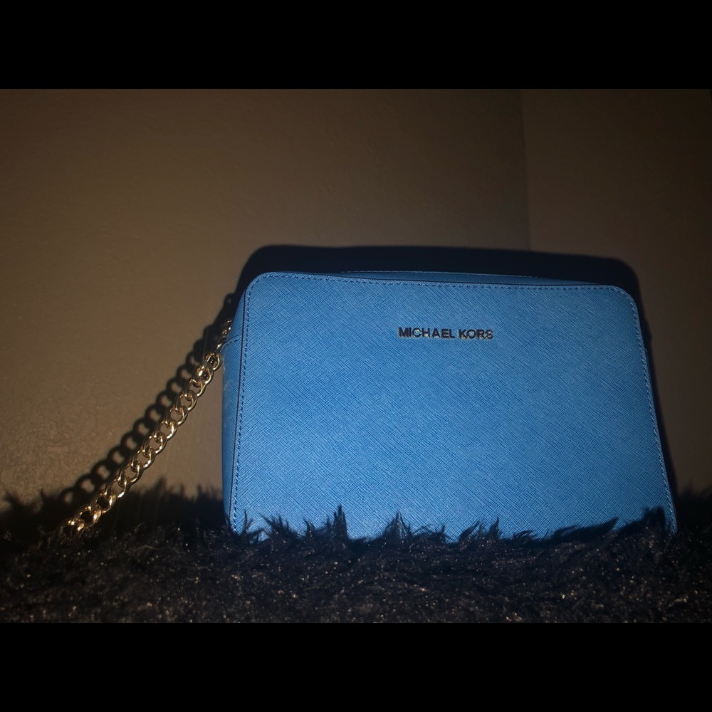 NWOT- BLUE MICHAEL KORS CROSSBODY